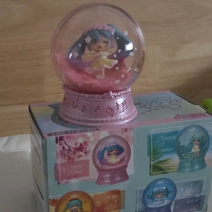 [BUNJANG] Miku Snow Globe Figure / 미쿠 스노우볼 피규어