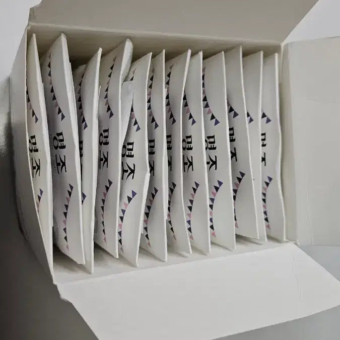 [BUNJANG] Myeongjo 2nd Anniversary Can Badge Set (12 Types, Sealed) / 명조 띵페 2주년 캔뱃지 12종 미개봉