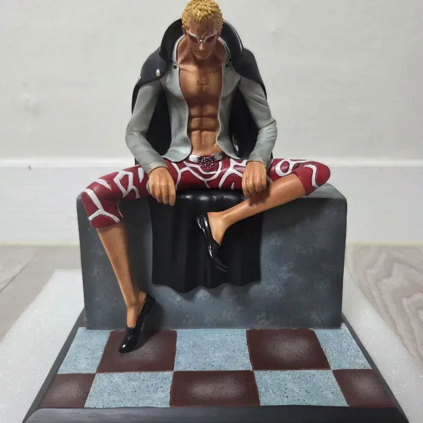 [BUNJANG] Resin Doflamingo Seated Figure / 레진 도플라밍고 좌상