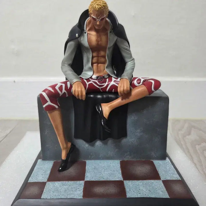 [BUNJANG] Resin Doflamingo Seated Figure / 레진 도플라밍고 좌상