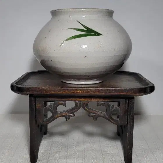 [BUNJANG] Joseon Dynasty Celadon Porcelain Tea Caddy with Floral Motif / 청송백자초문호(진품보장)