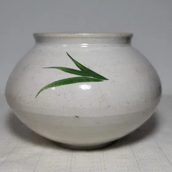 [BUNJANG] Joseon Dynasty Celadon Porcelain Tea Caddy with Floral Motif / 청송백자초문호(진품보장)