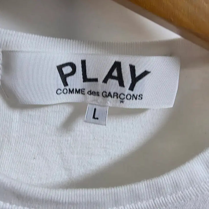[BUNJANG] Comme des Garçons PLAY Red Heart Appliqué Short Sleeve T-shirt White L / [L] 플레이 꼼데가르송 레드와펜 반팔 티셔츠 화이트 (삼성물산 정품)