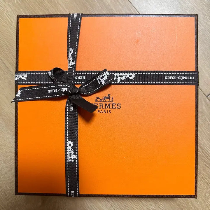 [BUNJANG] Hermès Box Set with Inner Lining and Ribbon (19.5x19.5x5.5cm) / 에르메스박스 속지 리본끈 (19.5x19.5x5.5)