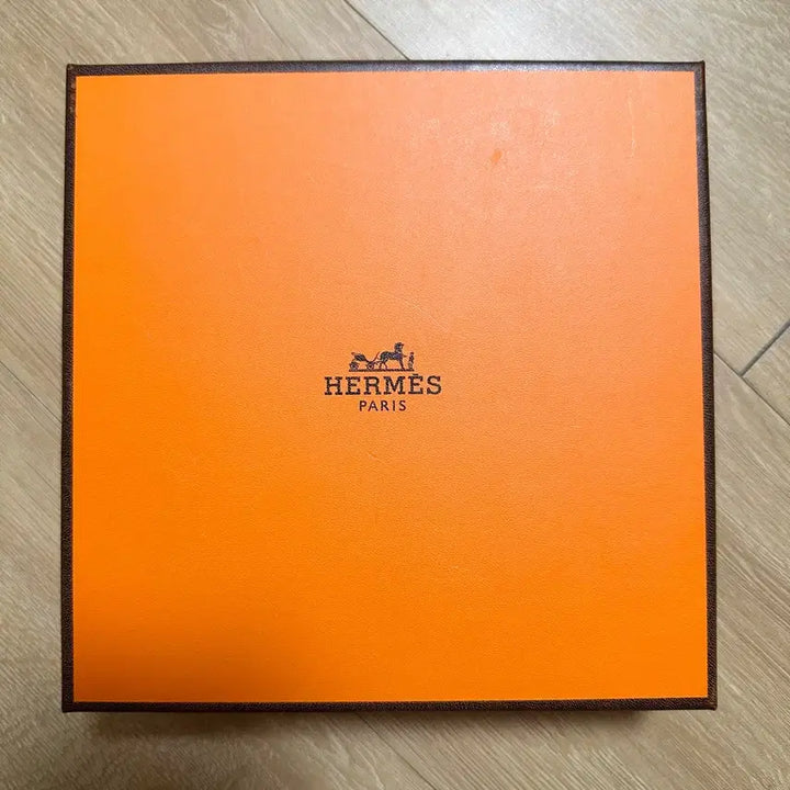 [BUNJANG] Hermès Box Set with Inner Lining and Ribbon (19.5x19.5x5.5cm) / 에르메스박스 속지 리본끈 (19.5x19.5x5.5)