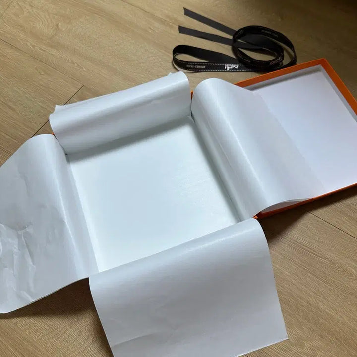 [BUNJANG] Hermès Box Set with Inner Lining and Ribbon (19.5x19.5x5.5cm) / 에르메스박스 속지 리본끈 (19.5x19.5x5.5)