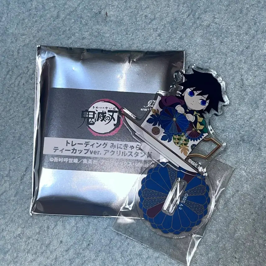 [BUNJANG] Demon Slayer Giyu Mini Acrylic Stand / 귀멸의 칼날 미니 캬라 기유 아크릴 스탠드