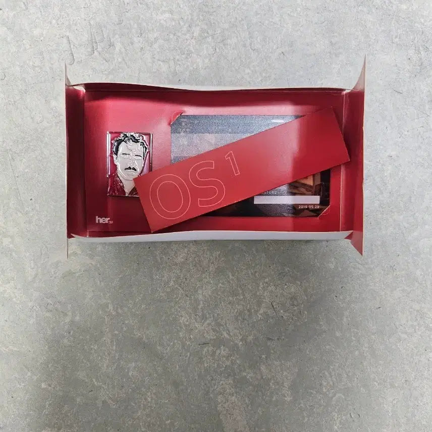[BUNJANG] Her Badge + Postcard Set / 그녀 her 뱃지+엽서