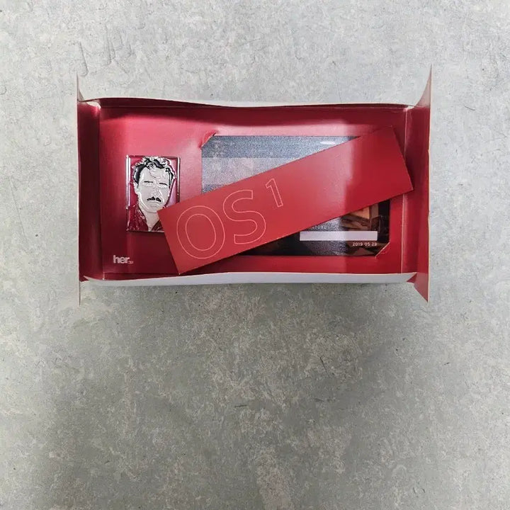 [BUNJANG] Her Badge + Postcard Set / 그녀 her 뱃지+엽서