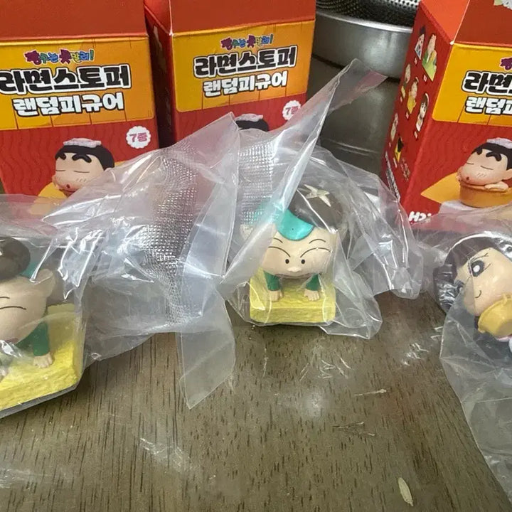 [BUNJANG] Crayon Shin-chan Ramen Stopper Random Figure - Suji &amp; Hoon (Set) / (교환&amp;판매) 라면스토퍼 랜덤 피규어 수지, 훈이