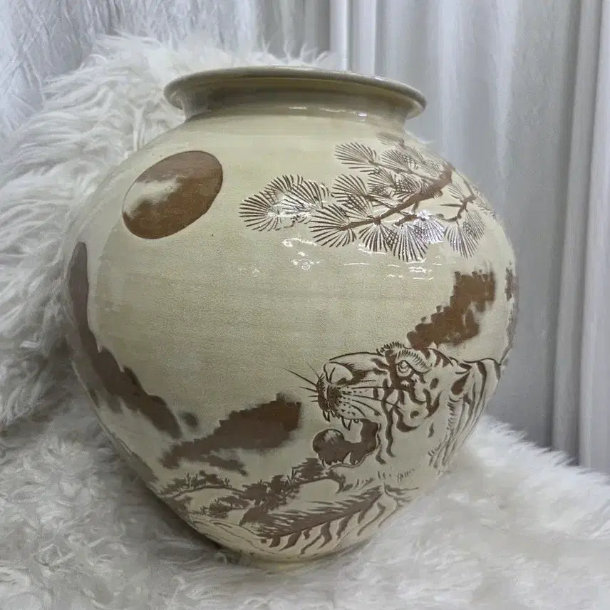 [BUNJANG] Korean Tiger &amp; Pine Tree Motif Porcelain Moon Jar / [국산/대형도자기] 액운 막아주는 호랑이 송하도 달항아리