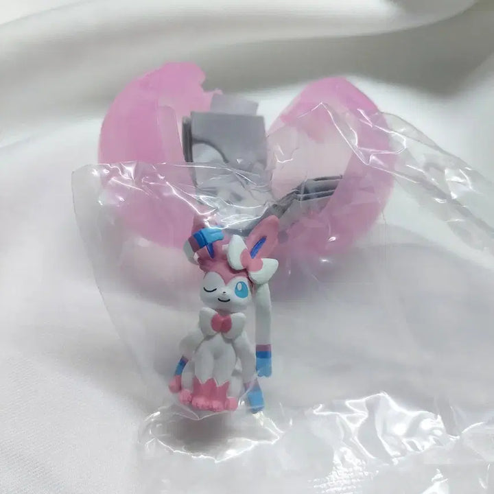 [BUNJANG] Pokemon Eevee Evolutions (Sylveon) Figure / 포켓몬 꼬리즈 피규어 (님피아)