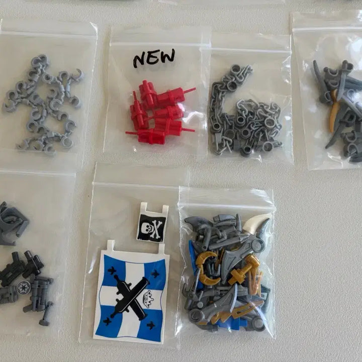 [BUNJANG] LEGO Government Army Pirate Flag and Parts Set / 레고 정부군 해적 깃발 등 부품 팝니다