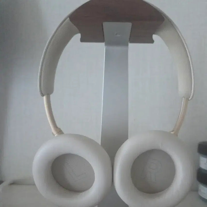 [BUNJANG] B&amp;O Beo Play HX Headset with Stand / 택배포) 거치대 + b&amp;o beo play hx 헤드셋