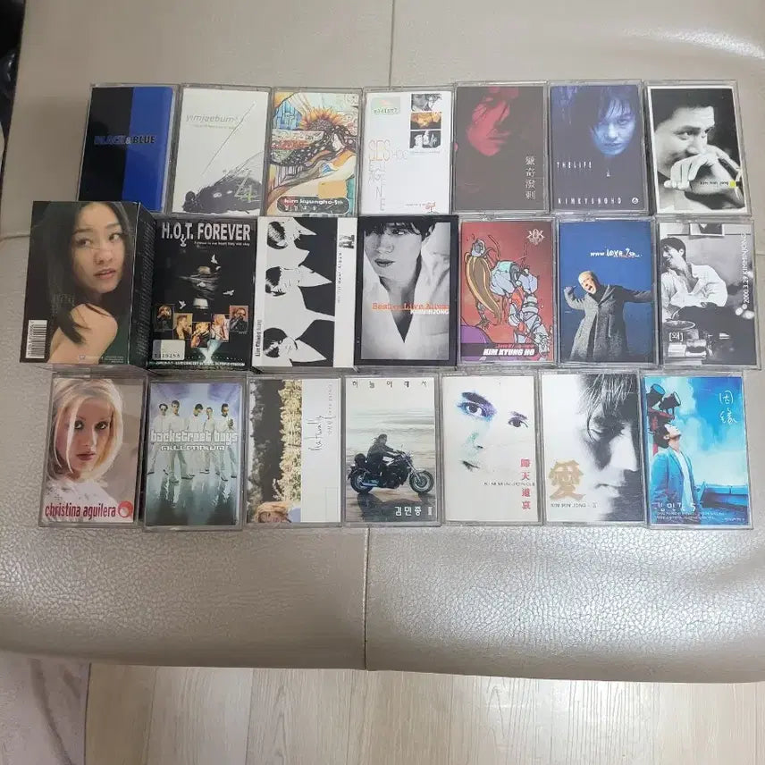 [BUNJANG] 90s Cassette Tape Collection (27 Tapes) / 90년대 카세트 테이프 모음.