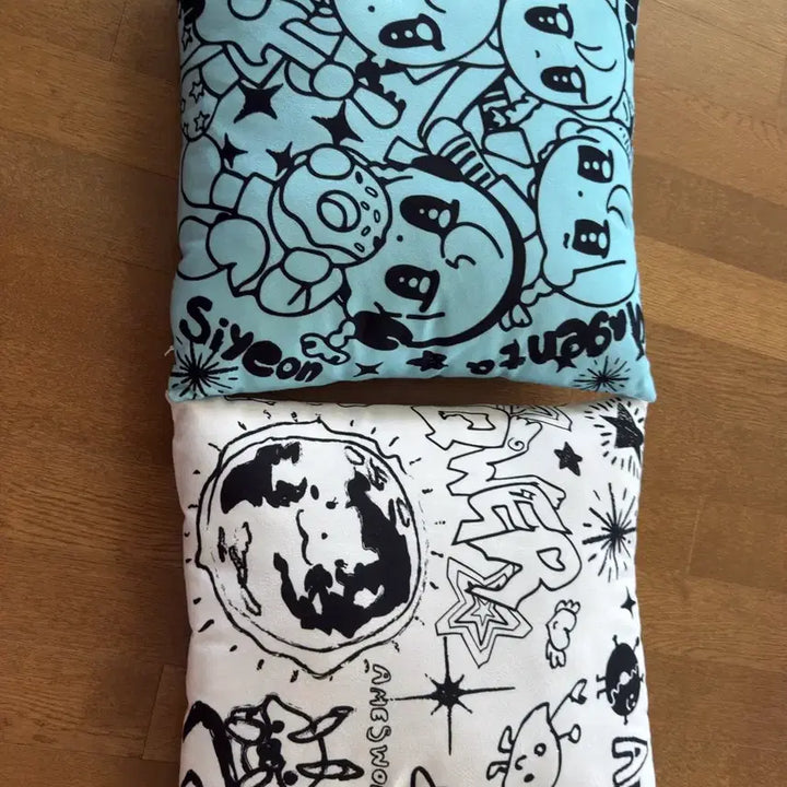 [BUNJANG] QWER Ames Worldwide Cushion Set / QWER 아메스 월드와이드 쿠션 2개 일괄