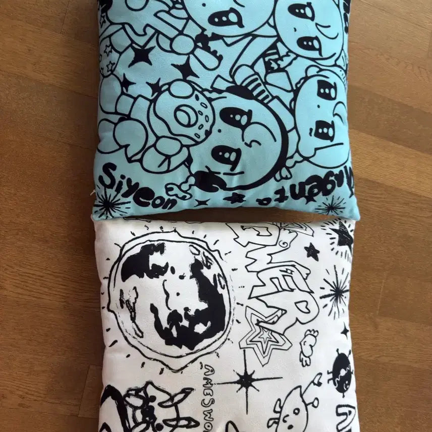[BUNJANG] QWER Ames Worldwide Cushion Set / QWER 아메스 월드와이드 쿠션 2개 일괄