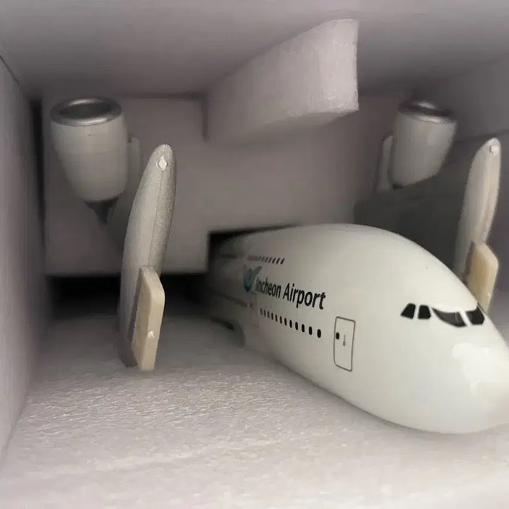 [BUNJANG] Incheon Airport A380-800 Aircraft Model 1:200 Scale / 인천공항 A380-800 항공기 모형 1:200