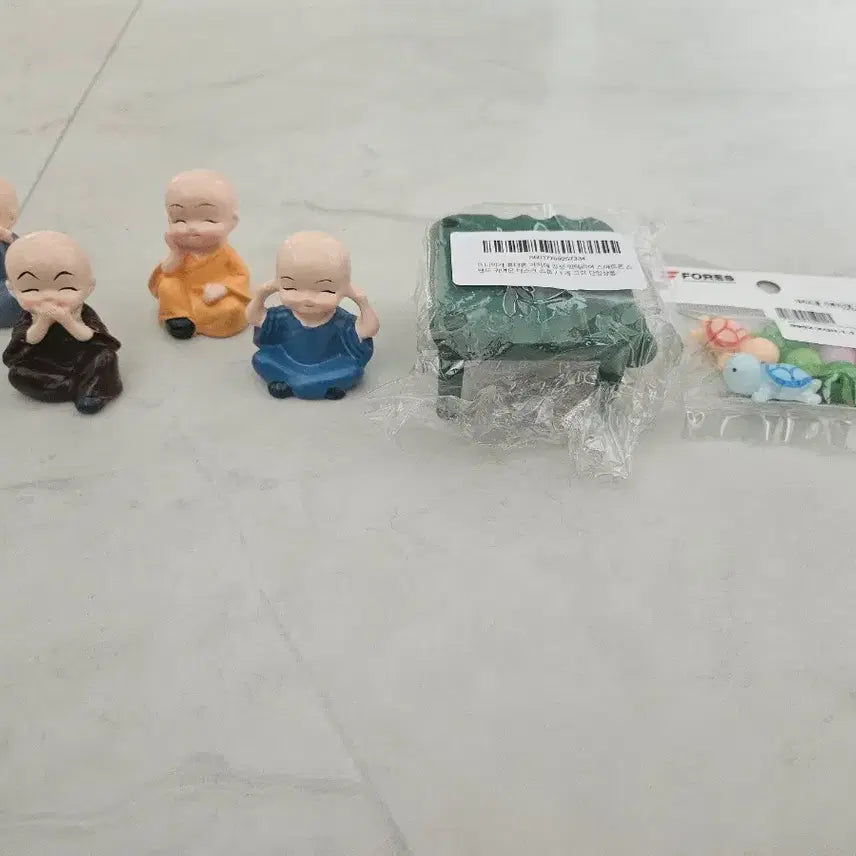 [BUNJANG] Monk Mini Figurines, Turtle Figurines, Chair Stand Bundle Set / 동자승 미니 피규어, 거북이 피규어, 의자 거치대 일괄 판매