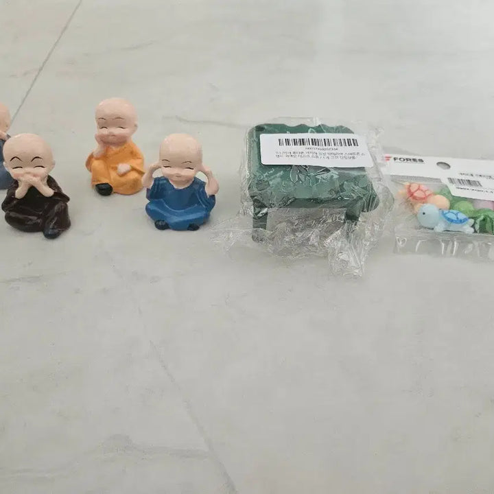[BUNJANG] Monk Mini Figurines, Turtle Figurines, Chair Stand Bundle Set / 동자승 미니 피규어, 거북이 피규어, 의자 거치대 일괄 판매