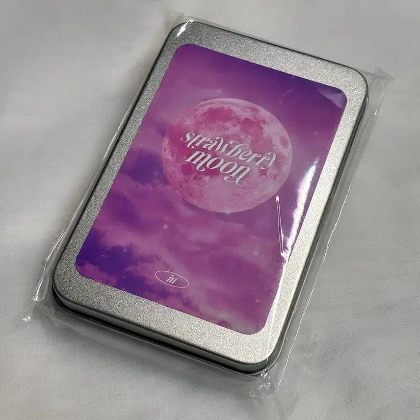 [BUNJANG] IU Strawberry Moon Photocard Sealed / 아이유 스트로베리문 포카 미개봉