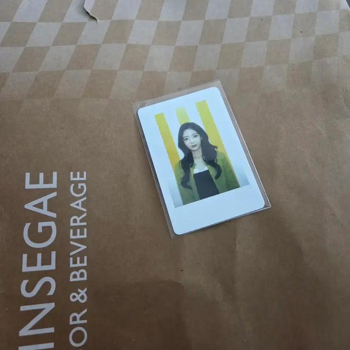 [BUNJANG] ITZY Lia WithMUSE Cafe Pop-up Polaroid Photocard / itzy 있지 리아 위드뮤 카페팝업 한정 럭키드로우 폴라로이드 사진 포카