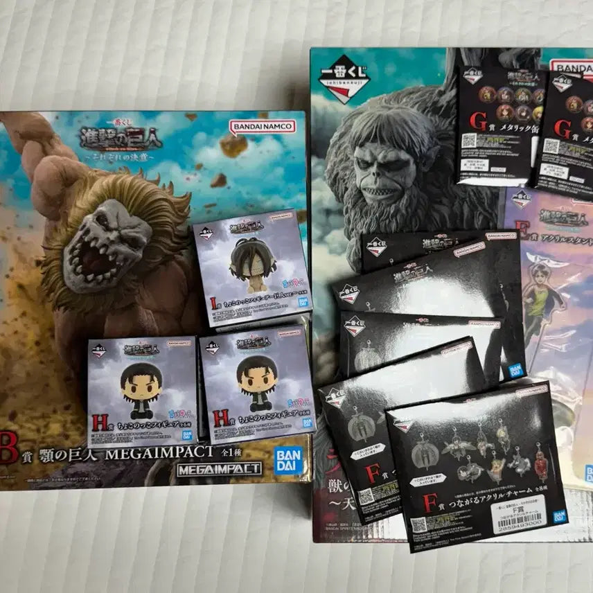 [BUNJANG] Attack on Titan Bertholdt Hoover Figure &amp; Zeke Yeager Figure Bundle / (교신 o) 진격거 이치방쿠지 턱거인 + 라원 짐승거인