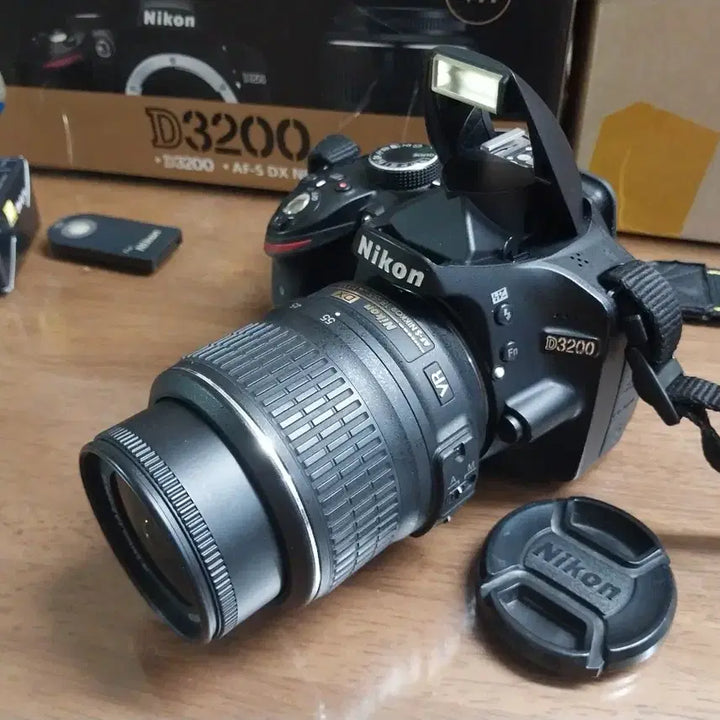 [BUNJANG] Nikon D3200 DSLR Camera Bundle with 2 Genuine Batteries / 2400만화소의 니콘D3200/정품배터리2개/상태깨끗