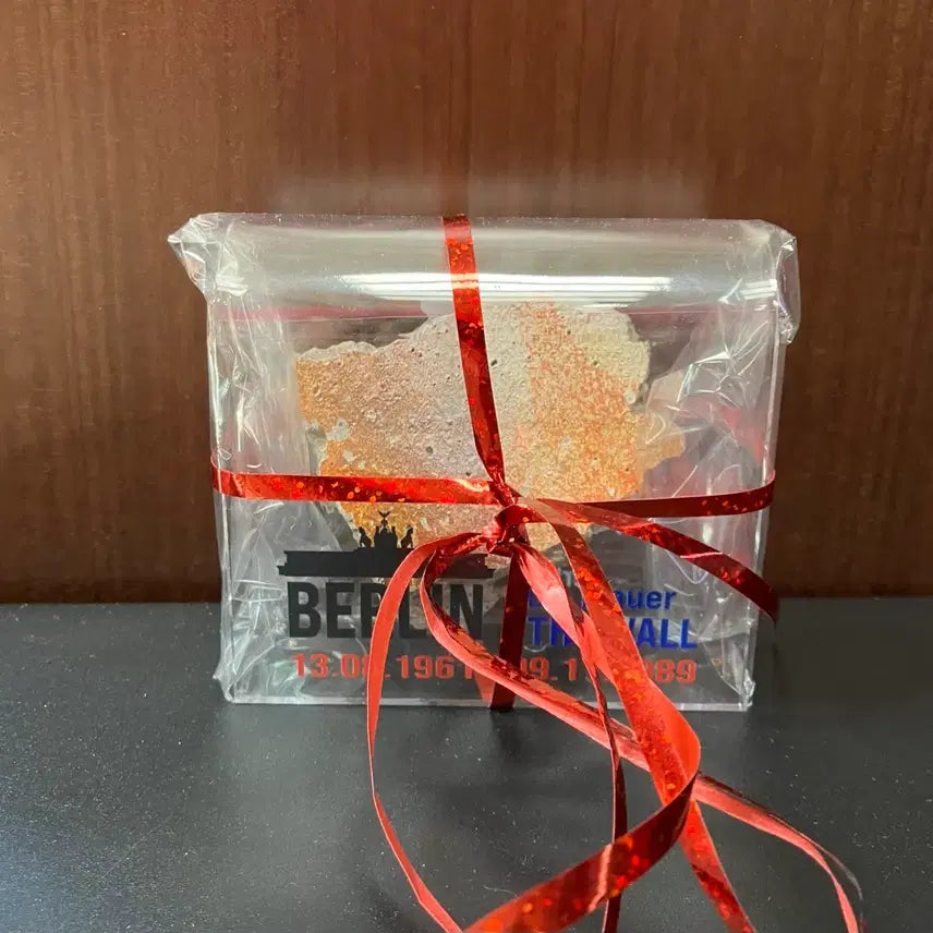 [BUNJANG] Berlin Wall Souvenir (Sealed) / [미개봉] 베를린 장벽 기념품