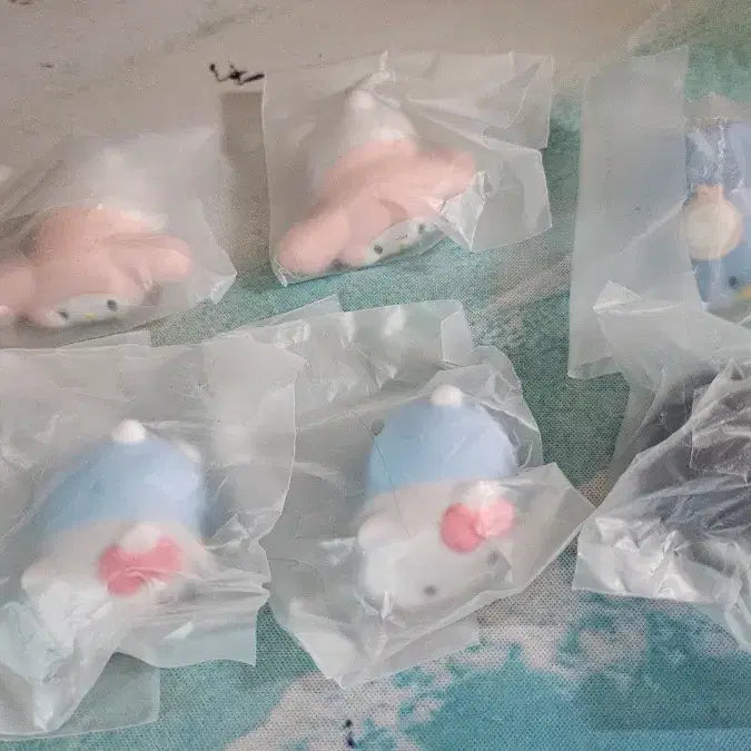 [BUNJANG] Sanrio Lying Down Gacha Figure Set / 산리오 누워있는 가챠 피규어
