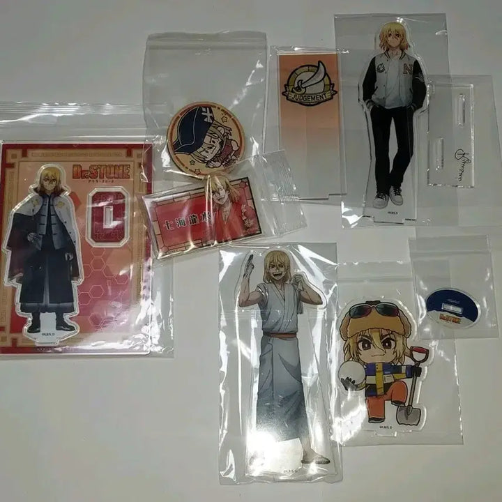 [BUNJANG] Dr. Stone Nanami Ryusui Goods Bundle (Acrylic Stand/Badge) / 닥터스톤 나나미 류스이 굿즈 일괄 (아크릴 스탠드/뱃지)