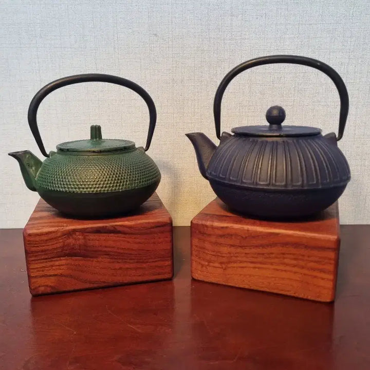 [BUNJANG] Bundle Set: Unused Japanese Cast Iron Teapot &amp; French Cast Iron Teapot / [미사용] 일본 무쇠주전자+프랑스 무쇠 주전자 일괄 판매
