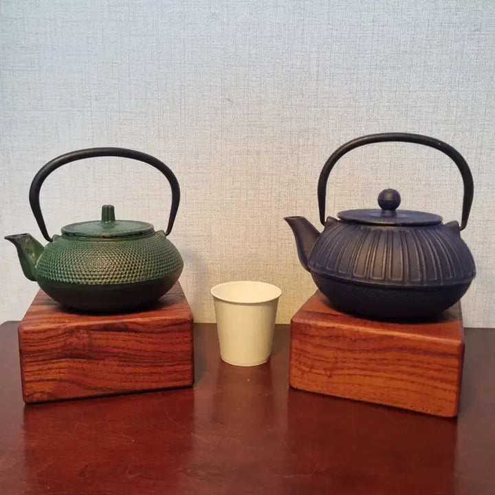 [BUNJANG] Bundle Set: Unused Japanese Cast Iron Teapot &amp; French Cast Iron Teapot / [미사용] 일본 무쇠주전자+프랑스 무쇠 주전자 일괄 판매