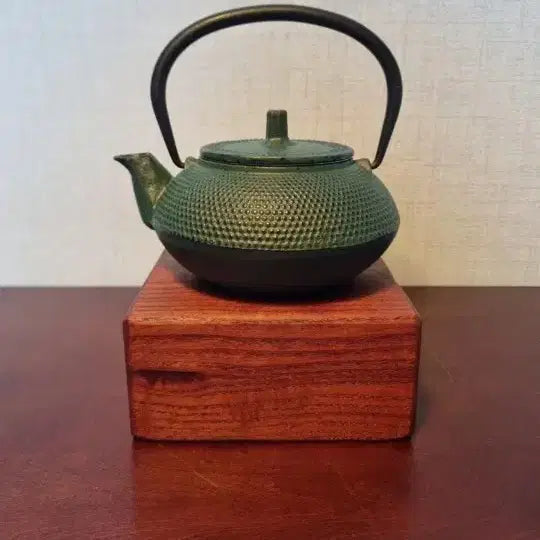 [BUNJANG] Bundle Set: Unused Japanese Cast Iron Teapot &amp; French Cast Iron Teapot / [미사용] 일본 무쇠주전자+프랑스 무쇠 주전자 일괄 판매