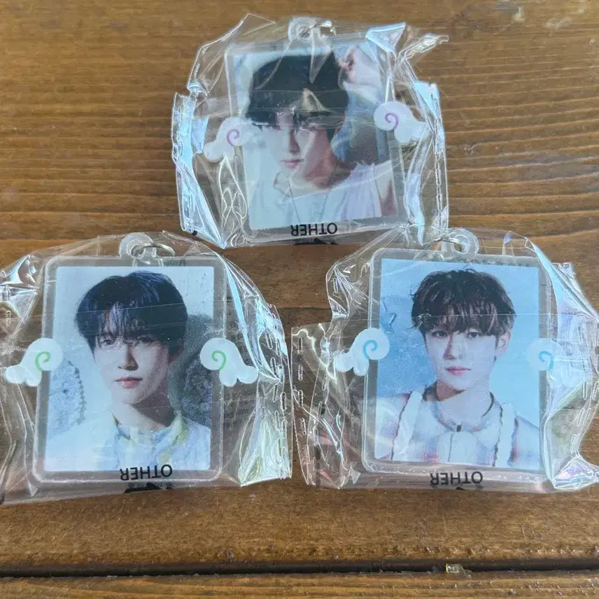 [BUNJANG] NCT WISH MelonPOP Keyring, Pongshinwang Jelly Sticker Bundle Set / 엔시티 위시 멜론팝 키링 퐁신왕젤리 띠부씰 일괄 양도