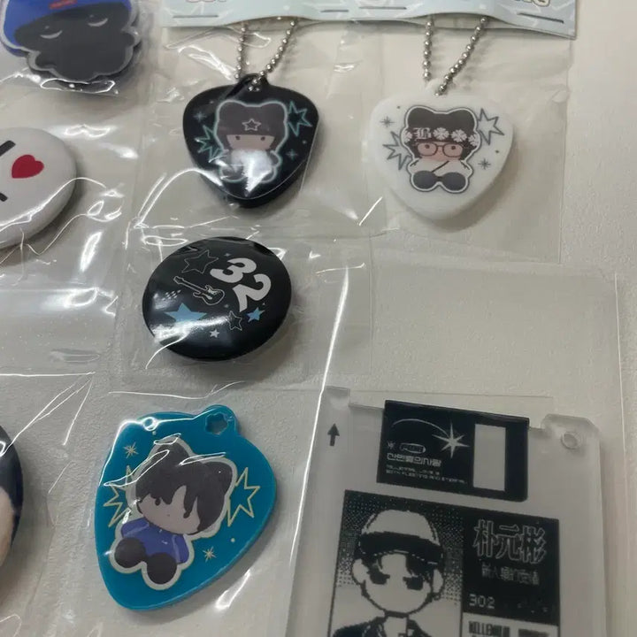 [BUNJANG] RIIZE Wonbin Sungchan Pin Badge Goods Keychain Sumini Bundle Set / 일괄 라이즈 원빈 성찬 핀뱃지 굿즈 키링 스미니 양도