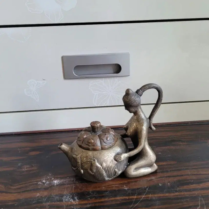 [BUNJANG] Brass Ewer with Woman Motif / 여인 놋동 주전자