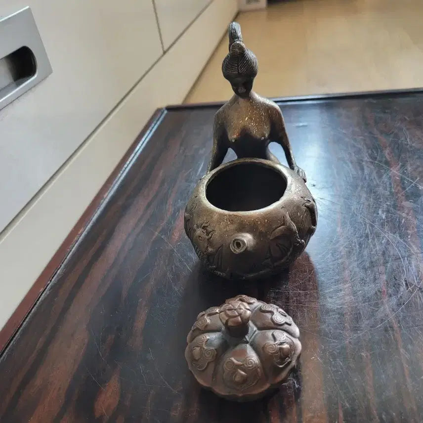[BUNJANG] Brass Ewer with Woman Motif / 여인 놋동 주전자