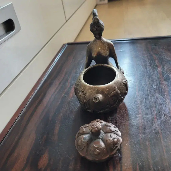 [BUNJANG] Brass Ewer with Woman Motif / 여인 놋동 주전자