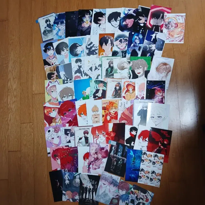 [BUNJANG] LE SSERAFIM Revolution Photocard, Frame, Postcard, Official &amp; Unofficial Goods Bundle Set / [급전] 리레볼루션 포카 프박 엽서 공굿 비공굿 판매합니다