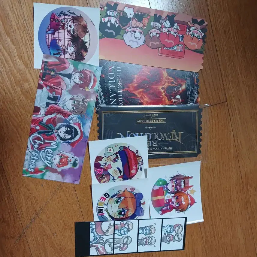 [BUNJANG] LE SSERAFIM Revolution Photocard, Frame, Postcard, Official &amp; Unofficial Goods Bundle Set / [급전] 리레볼루션 포카 프박 엽서 공굿 비공굿 판매합니다