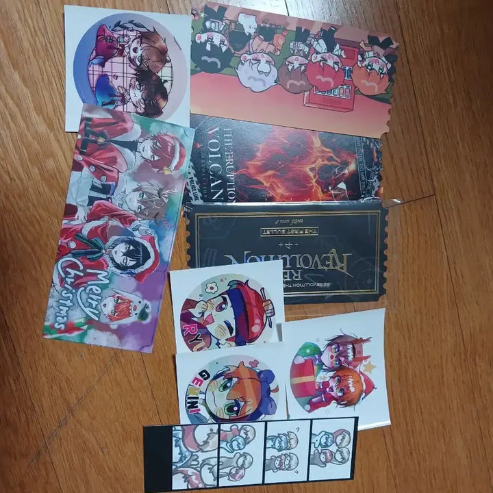 [BUNJANG] LE SSERAFIM Revolution Photocard, Frame, Postcard, Official &amp; Unofficial Goods Bundle Set / [급전] 리레볼루션 포카 프박 엽서 공굿 비공굿 판매합니다