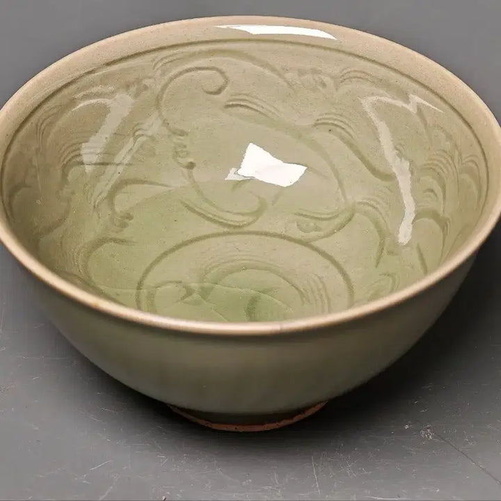 [BUNJANG] Early Qing Dynasty Celadon Porcelain Bowl with Incised Floral Motif / [진품] 청나라 초기 출토품 용천요 음각당초문 완 중국도자기 골동품