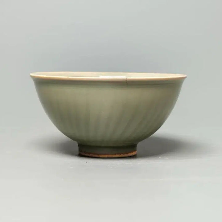 [BUNJANG] Early Qing Dynasty Celadon Porcelain Bowl with Incised Floral Motif / [진품] 청나라 초기 출토품 용천요 음각당초문 완 중국도자기 골동품