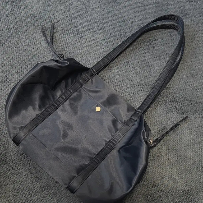 [BUNJANG] HEEARI Aurora Shirring Duffle Bag - Navy / HEEARI Aurora Shirring Duffle Bag_Navy