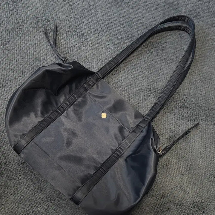 [BUNJANG] HEEARI Aurora Shirring Duffle Bag - Navy / HEEARI Aurora Shirring Duffle Bag_Navy