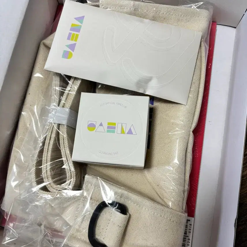 [BUNJANG] IU Yuena 4th Fanclub Kit (Unused) / [미사용] IU 유애나 4기 팬클럽 키트
