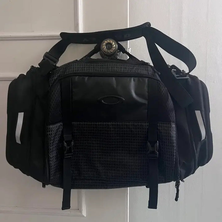 [BUNJANG] Oakley Link Duffle Bag with AP Tactical Roller Bag Clip / Oakley link Duffle bag + AP tactical 롤러
