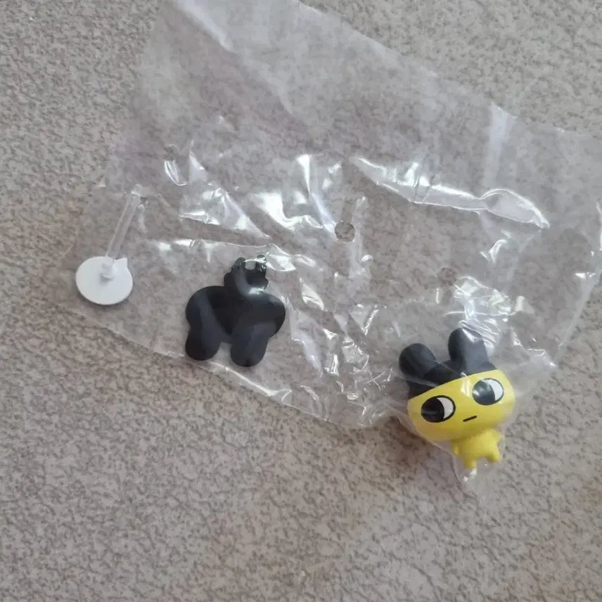 [BUNJANG] Assorted Sealed Gachapon Figurines (Crayon Shin-chan, Hello Kitty, Tamagotchi, Tom and Jerry, Snoopy, Natsume&