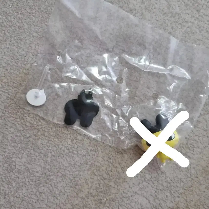 [BUNJANG] Assorted Sealed Gachapon Figurines (Crayon Shin-chan, Hello Kitty, Tamagotchi, Tom and Jerry, Snoopy, Natsume&